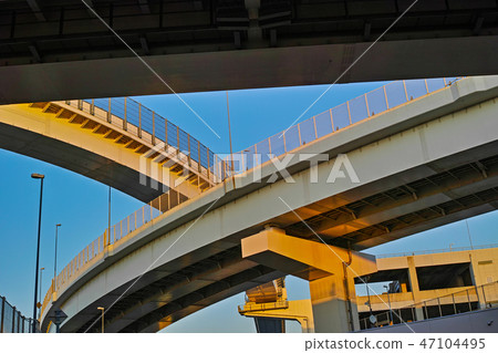Raw barley junction of Tokyo Metropolitan Expressway Kanagawa No. 1 Yokohan Line in the evening 47104495