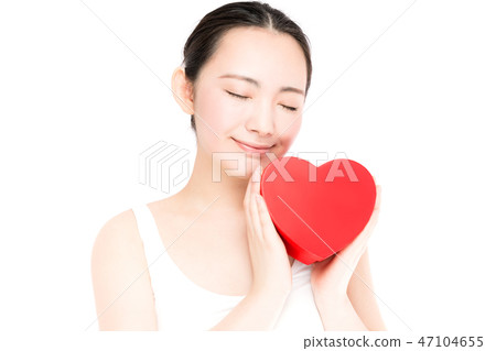 Woman with heart 47104655