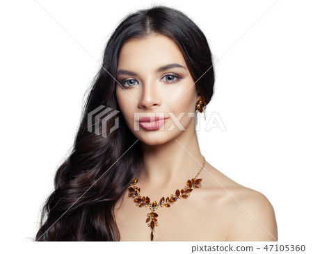 Jewelry woman with gold amber necklace 47105360