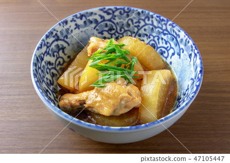 Simmered chicken and radish dishes Simmered chicken and radish dishes 47105447