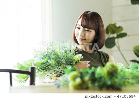 Woman flower bouquet botanical flower arrangement 47105694