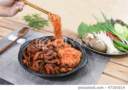 Delicious cooked food Delicious cooked food 47105814