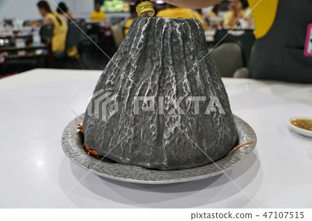 泰國佛統府(Nakhon Pathom)的美食“蝦火山蒸烤架” 泰國佛統府(Nakhon Pathom)的美食“蝦火山蒸烤架” 47107515