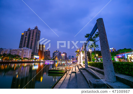 臺灣高雄愛河週邊夜景Kaohsiung River, Taiwan, Asia 47108987