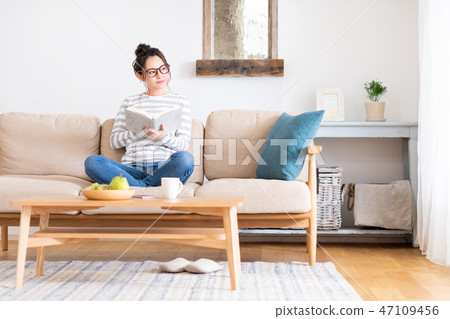 Young lady (reading) 47109456
