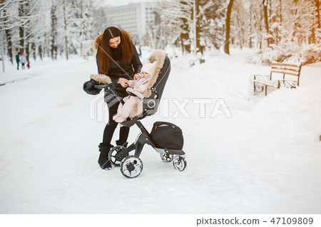 Mother with daughter Mother with daughter 47109809