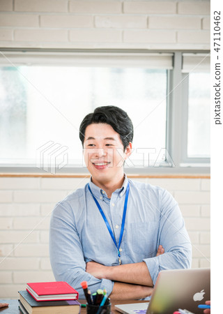 女實業家,辦公室工作者,會議,女實業家,年輕人,女商人,公告,報告,偶然 女實業家,辦公室工作者,會議,女實業家,年輕人,女商人,公告,報告,偶然 47110462