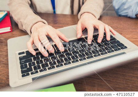 Businesswoman, office worker, meeting, businesswoman, young, business woman, announcement, reporting, casual 47110527
