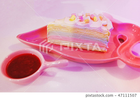 Valentine Day Heart Shaped Strawberry Mousse Cake 47111507