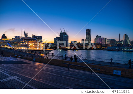 "Kanagawa Prefecture" Night view of Yokohama Minatomirai, Osan Bridge "Kanagawa Prefecture" Night view of Yokohama Minatomirai, Osan Bridge 47111921
