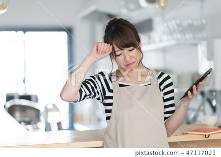 A woman / cafe in apron 47117021
