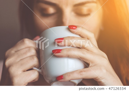 Young woman enjoying morning coffee  47126334
