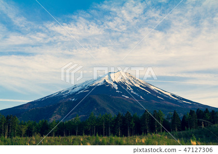 富士山_藍天_附近_洞 47127306