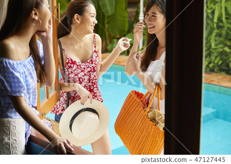 Female Resort Travel Female Resort Travel 47127445