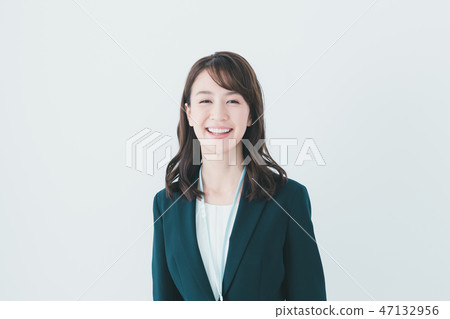 female business person, grinning, smile 47132956