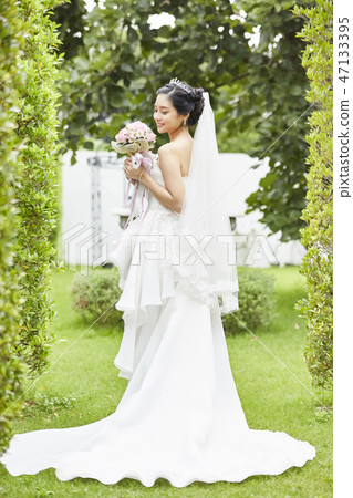 Female portrait marriage bridal 47133395