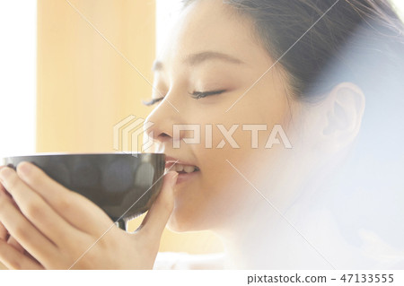 Woman relax 47133555