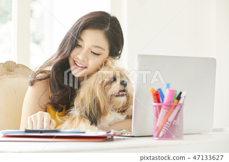 Woman pet lifestyle business 47133627