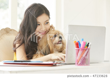 Woman pet lifestyle business 47133628