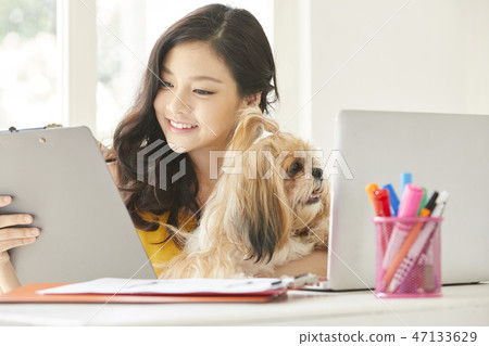 Woman pet lifestyle business 47133629