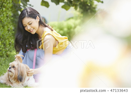 Woman pet lifestyle 47133643