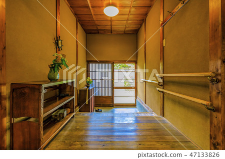 Japanese house entrance 47133826