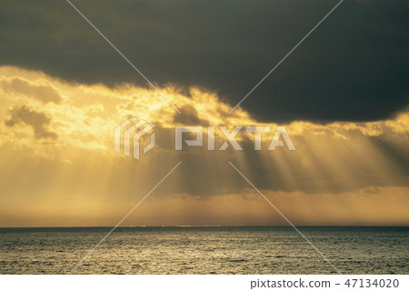 Sunrise on the island of Pahoa 47134020