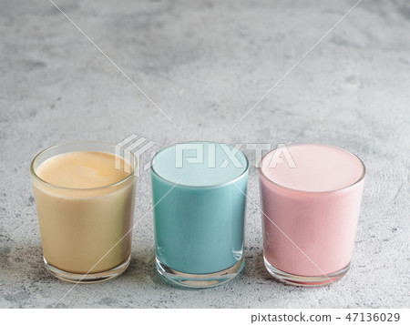 blue spirulina, yellow turmeric, pink beetroot latte 47136029