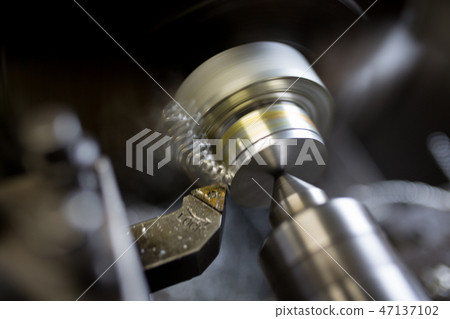 Drilling aluminum with a drill 47137102