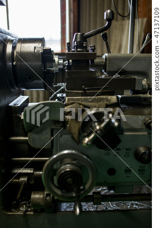 Drilling aluminum with a drill Drilling aluminum with a drill 47137109