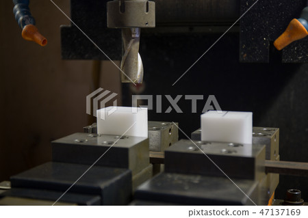 Drilling aluminum with a drill Drilling aluminum with a drill 47137169