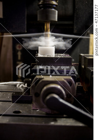 Drilling aluminum with a drill Drilling aluminum with a drill 47137177