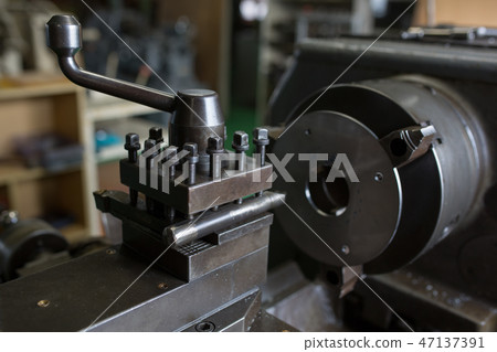 Inner diameter processing with lathe 47137391