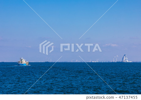 (Kanagawa Prefecture-urban scenery) Tokyo Bay 1 seen from the beach of Kawasaki (Kanagawa Prefecture-urban scenery) Tokyo Bay 1 seen from the beach of Kawasaki 47137455