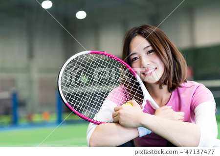 Young woman, tennis court, racket, sit Young woman, tennis court, racket, sit 47137477