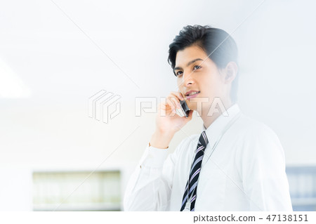 Male employee who calls a young businessman Male employee who calls a young businessman 47138151