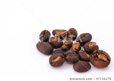 Coffee beans isolated on white background Coffee beans isolated on white background 47138276