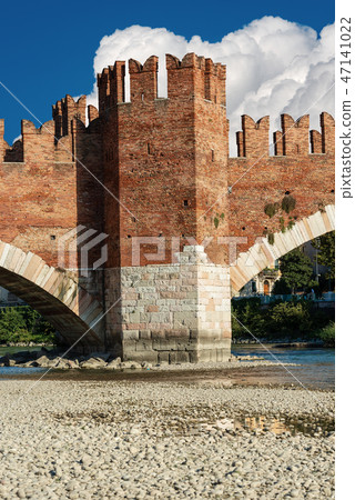 Verona Italy the Scaligero Bridge of Castelvecchio Verona Italy the Scaligero Bridge of Castelvecchio 47141022