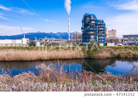Factory area of Fuji City (Shizuoka Prefecture) Pipeline and chimney Factory area of Fuji City (Shizuoka Prefecture) Pipeline and chimney 47141152