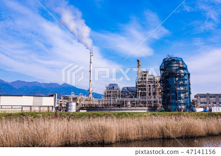 Factory area of Fuji City (Shizuoka Prefecture) Pipeline and chimney 47141156