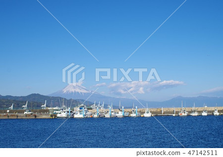 港口和富士山 47142511