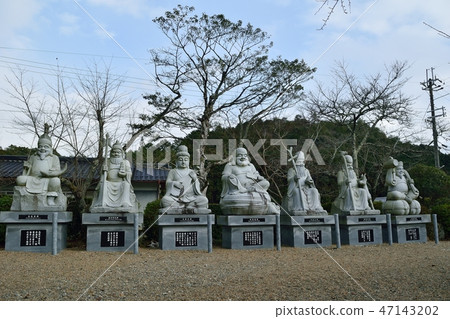 Hakuto-ji Temple where the falcons of Ichijimacho, Hyogo Prefecture are famous Hakuto-ji Temple where the falcons of Ichijimacho, Hyogo Prefecture are famous 47143202