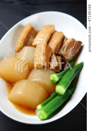 Simmered pork belly and radish 47146166