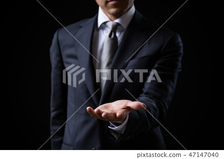Businessmen who give out hands 47147040