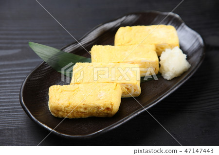 Sushi roll egg 47147443