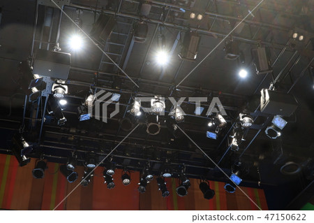 lighting equipment suspended from the ceiling 47150622