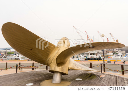 Monument of Screw on Kamome Square 47151859