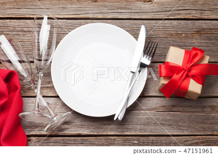Valentines day table setting 47151961