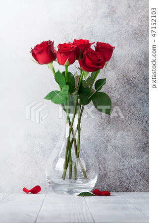 Red rose flowers bouquet 47152103