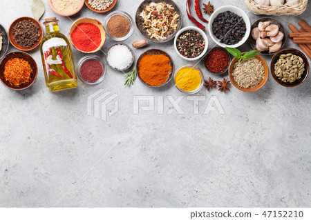 Set of various spices and herbs 47152210